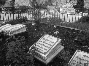 Alte Grabstätte der Familie Heyderhoff auf dem Friedhof Kasinostraße