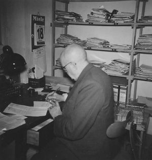 Ernst Franz im Büro