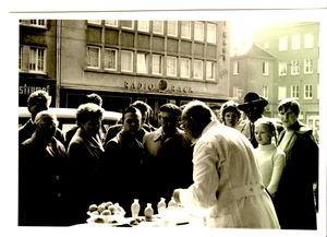 Produktvorführung 1958 Miele Zitrusentsafter