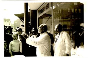 Produktvorführung 1958 Miele Zitrusentsafter