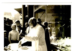 Produktvorführung 1958 Miele Zitrusentsafter