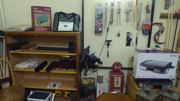 Straßenbesen, Raben, Grillzubehör...