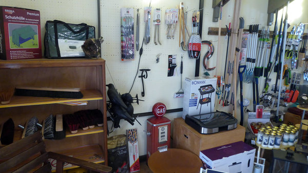 Straßenbesen, Raben, Grillzubehör...